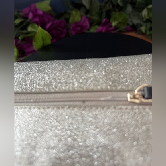 Kate Spade Silver Mavis Street Medium Davie Cosmetic Case